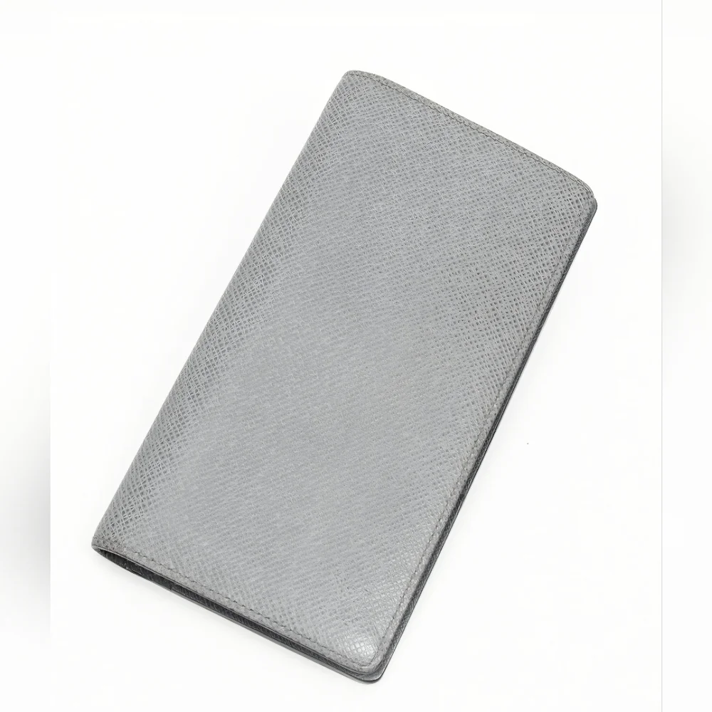 RARE LOUIS VUITTON Grey Taiga Brazza (Unisex) Bifold Long Wallet (EUC)